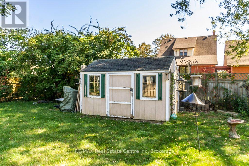 11 Riverview Drive, Guelph (Riverside Park), Ontario  N1E 3R6 - Photo 22 - X12441367