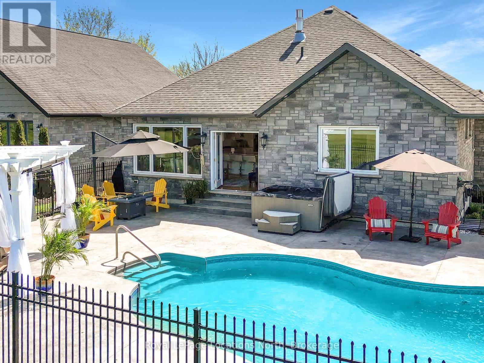 37 Grayview Drive, Grey Highlands, Ontario  N0C 1H0 - Photo 2 - X12441401