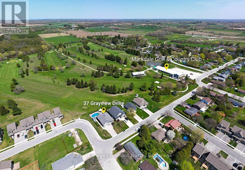 37 Grayview Drive, Grey Highlands, Ontario  N0C 1H0 - Photo 4 - X12441401