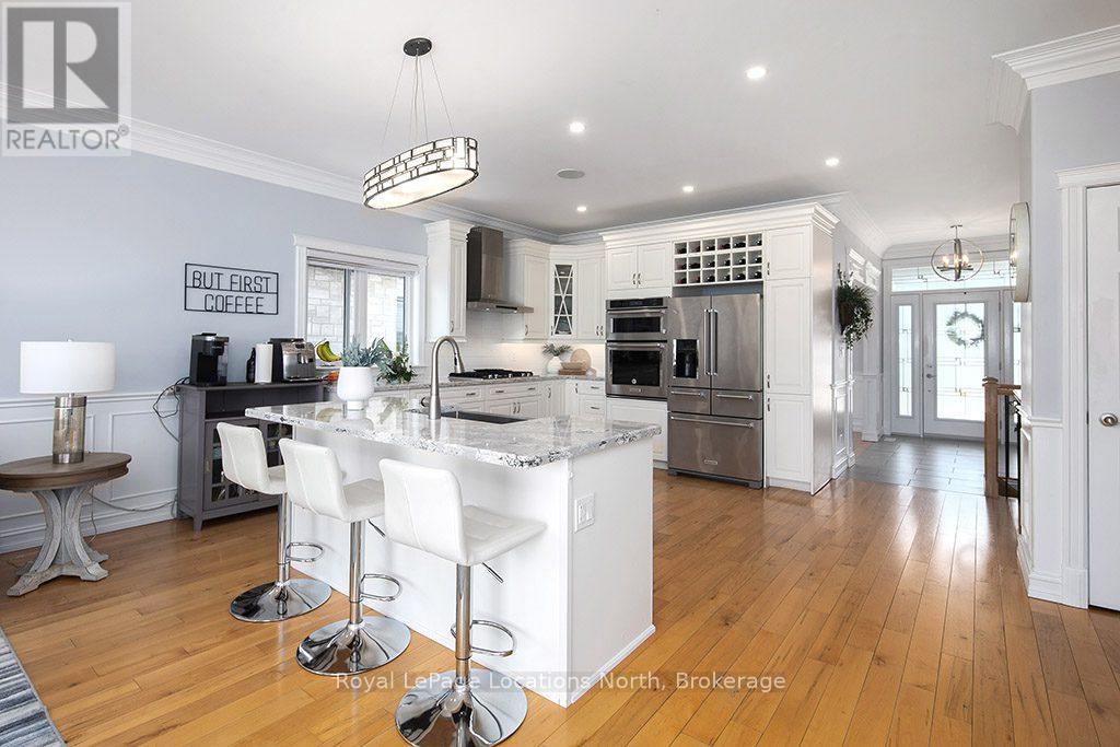 37 Grayview Drive, Grey Highlands, Ontario  N0C 1H0 - Photo 9 - X12441401