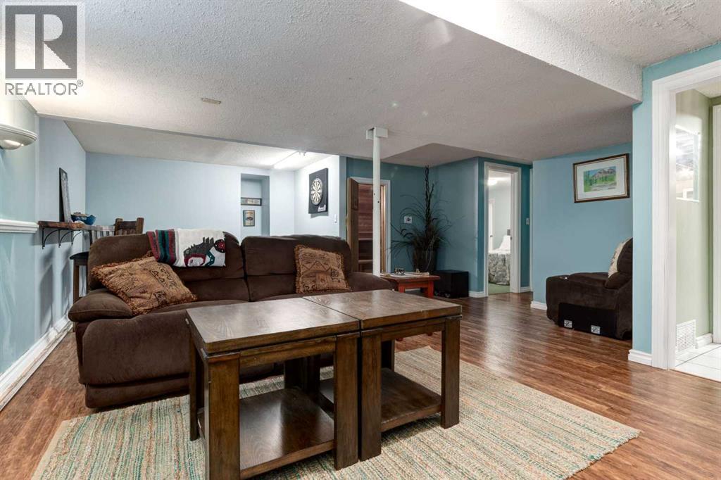 220 Oakridge Place Sw, Calgary, Alberta  T2V 1V2 - Photo 31 - A2261199