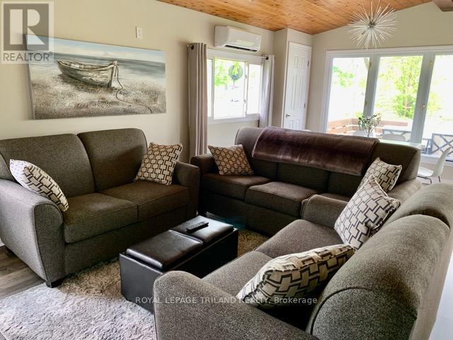 16 Howey Avenue, Norfolk, Ontario  N0E 1M0 - Photo 2 - X12441392