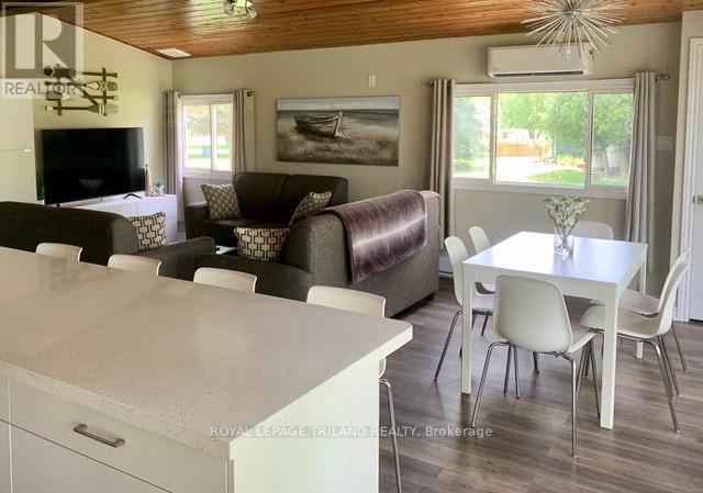 16 Howey Avenue, Norfolk, Ontario  N0E 1M0 - Photo 5 - X12441392