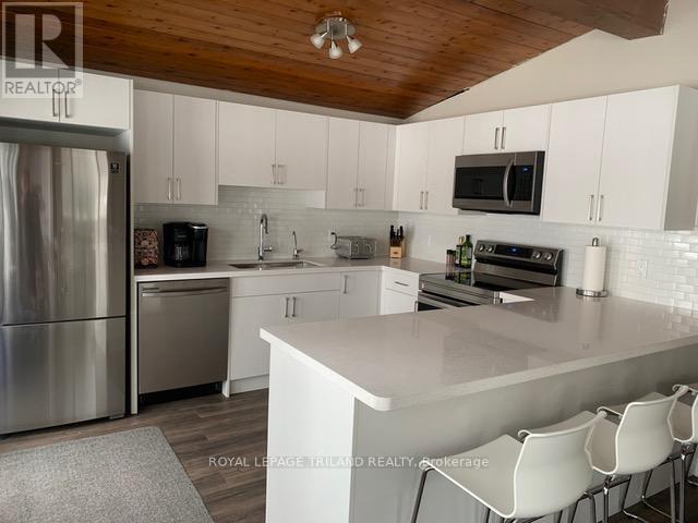 16 Howey Avenue, Norfolk, Ontario  N0E 1M0 - Photo 6 - X12441392