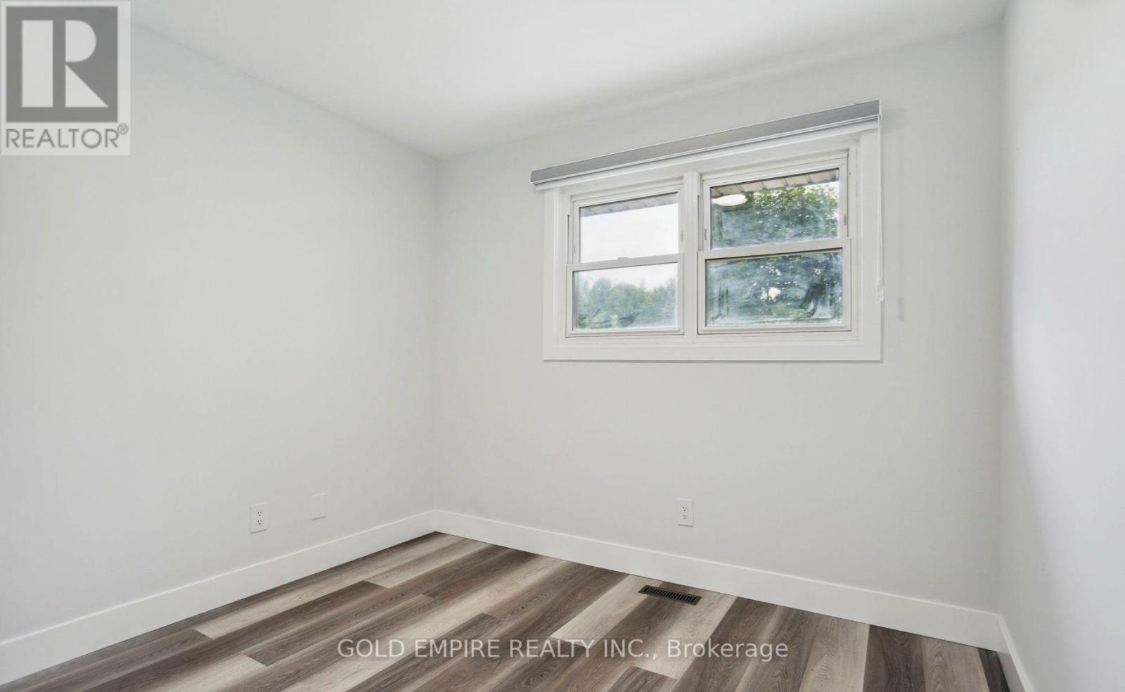 396 Hudson Drive, London East, Ontario  N5V 1E6 - Photo 13 - X12441422