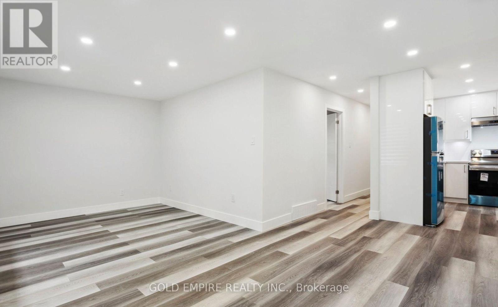 396 Hudson Drive, London East, Ontario  N5V 1E6 - Photo 6 - X12441422