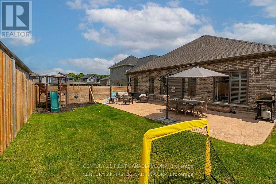 3 Hardy Court, Lucan Biddulph, Ontario  N0M 2J0 - Photo 11 - X12441423