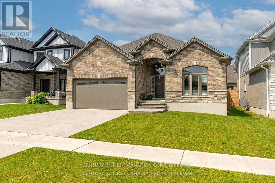 3 Hardy Court, Lucan Biddulph, Ontario  N0M 2J0 - Photo 2 - X12441423