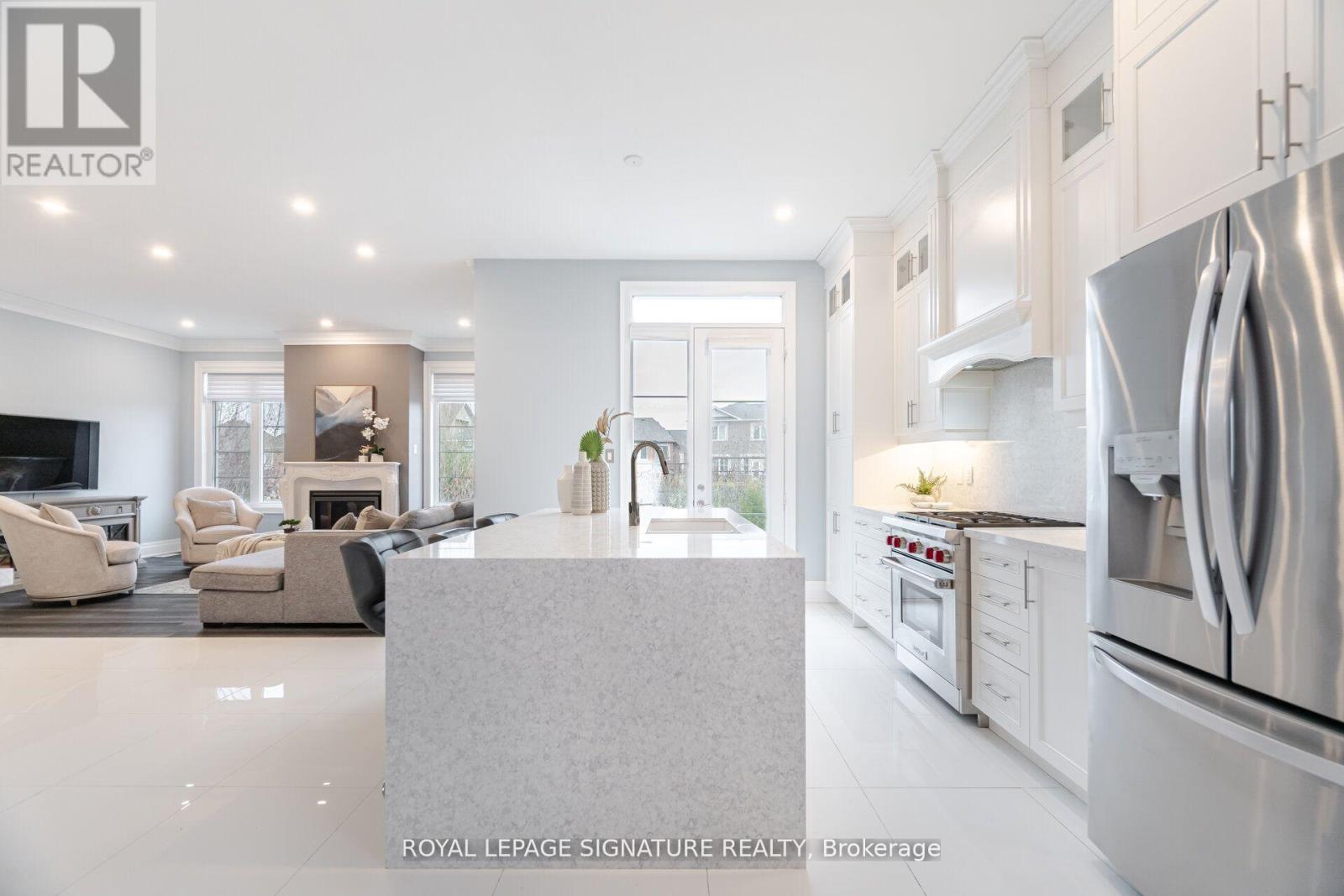 404 Ellen Davidson Drive, Oakville, Ontario  L6M 0Y7 - Photo 10 - W12314548