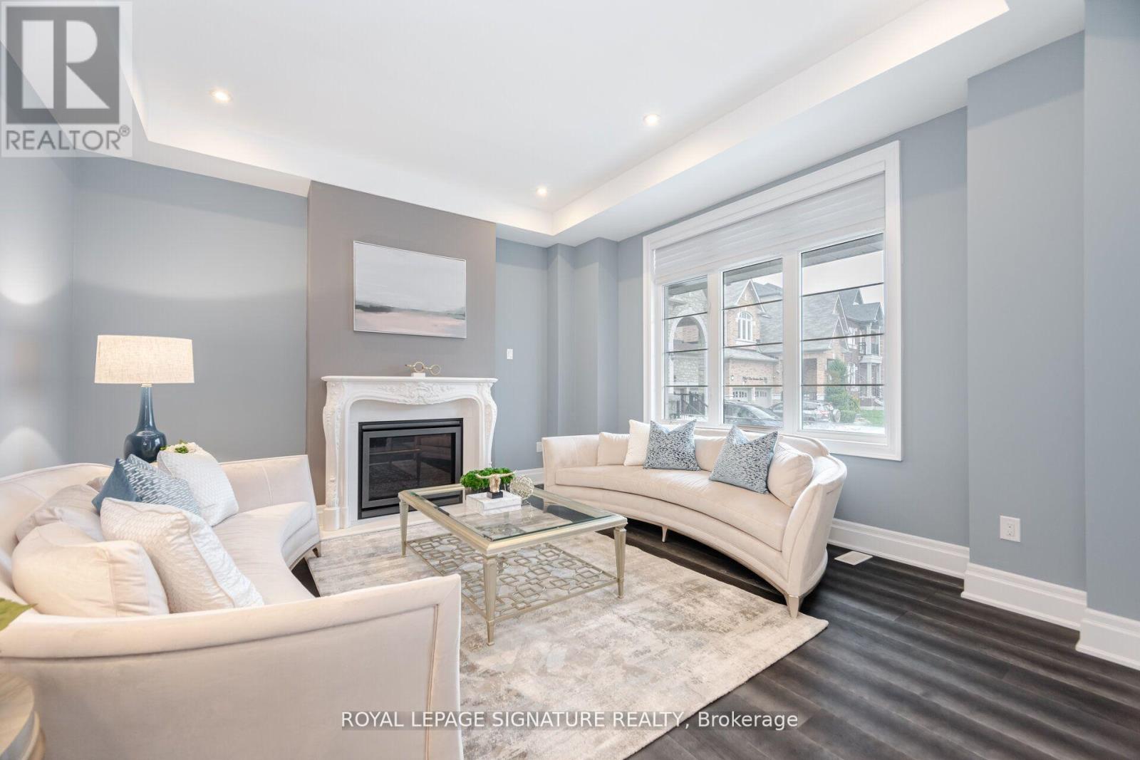 404 Ellen Davidson Drive, Oakville, Ontario  L6M 0Y7 - Photo 6 - W12314548