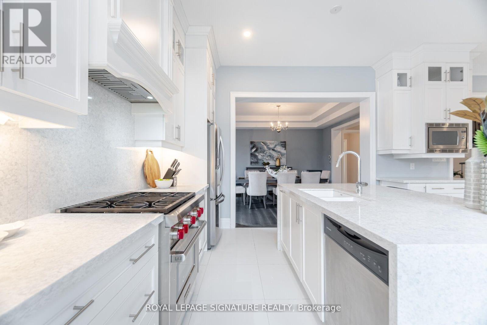 404 Ellen Davidson Drive, Oakville, Ontario  L6M 0Y7 - Photo 13 - W12314548