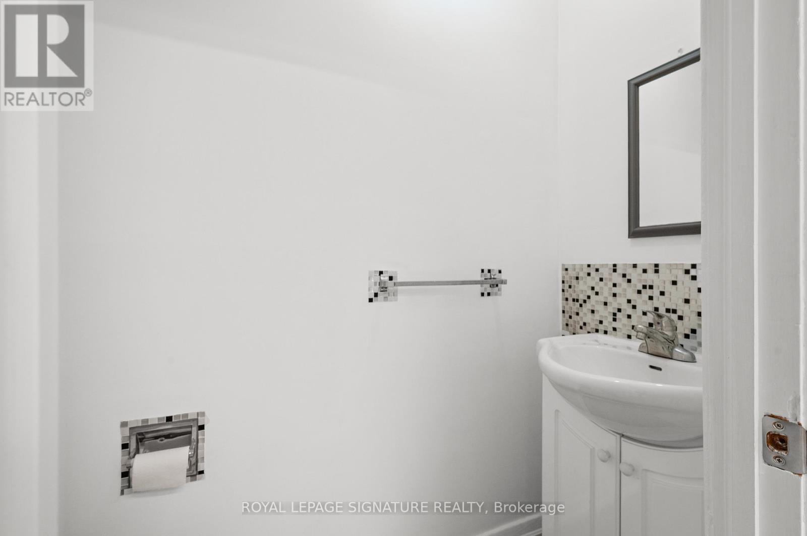 2nd Floor - 1138 Eglinton Avenue W, Toronto, Ontario  M6C 2E2 - Photo 11 - C12441285
