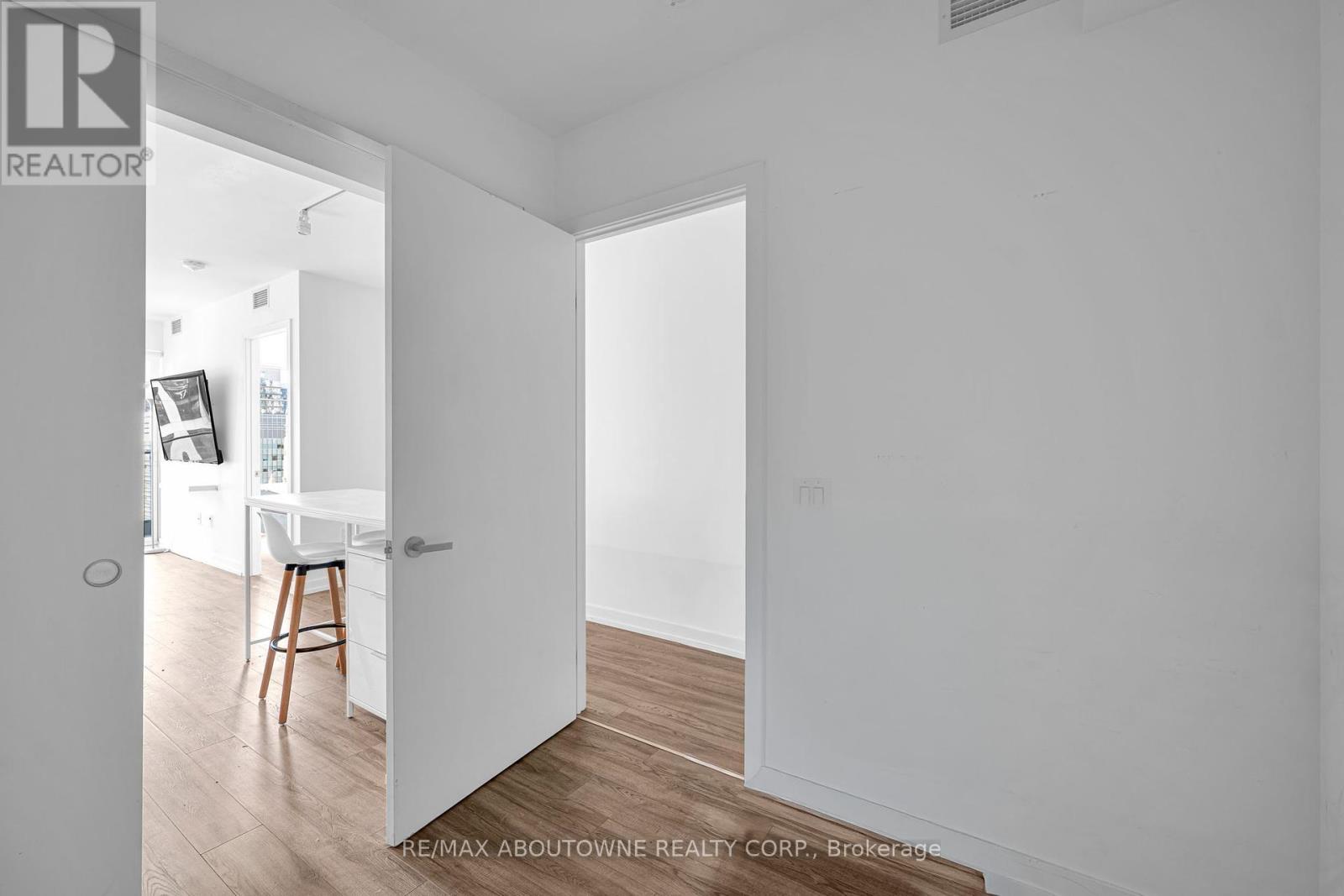 1516 - 77 Shuter Street, Toronto, Ontario  M5B 0B8 - Photo 11 - C12441354