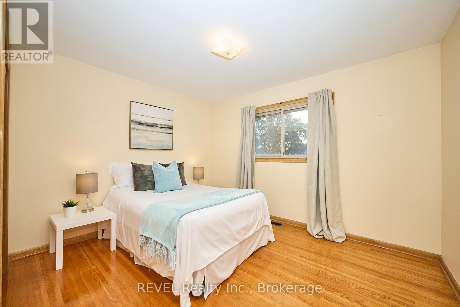8580 Champlain Drive, Niagara Falls (Chippawa), Ontario  L2G 6Y6 - Photo 14 - X12441387