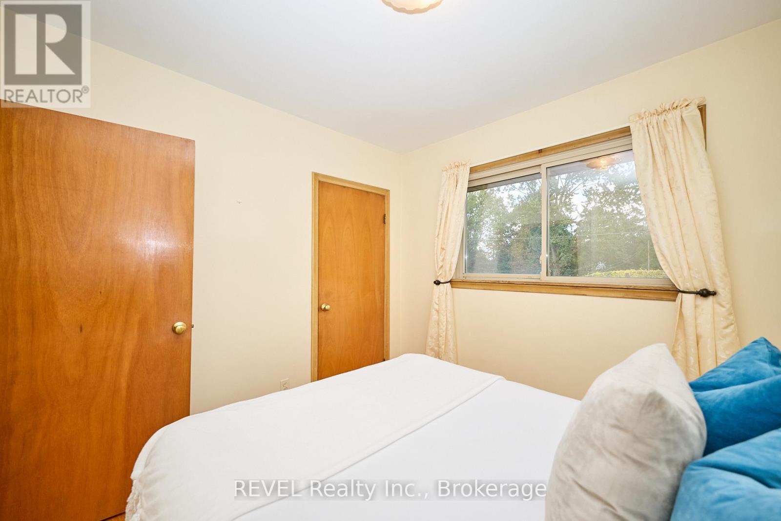 8580 Champlain Drive, Niagara Falls (Chippawa), Ontario  L2G 6Y6 - Photo 19 - X12441387