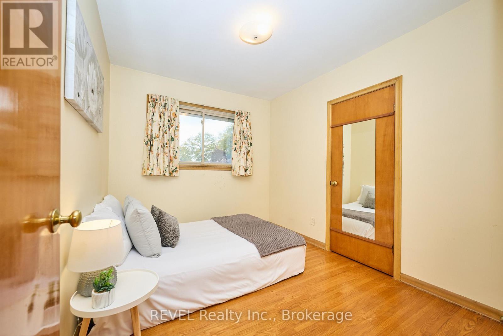 8580 Champlain Drive, Niagara Falls (Chippawa), Ontario  L2G 6Y6 - Photo 21 - X12441387