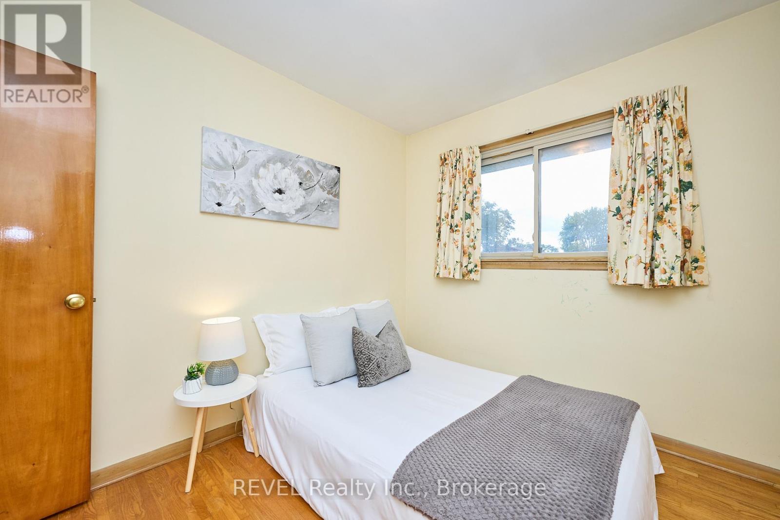 8580 Champlain Drive, Niagara Falls (Chippawa), Ontario  L2G 6Y6 - Photo 22 - X12441387