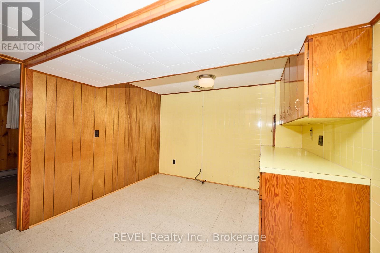 8580 Champlain Drive, Niagara Falls (Chippawa), Ontario  L2G 6Y6 - Photo 24 - X12441387