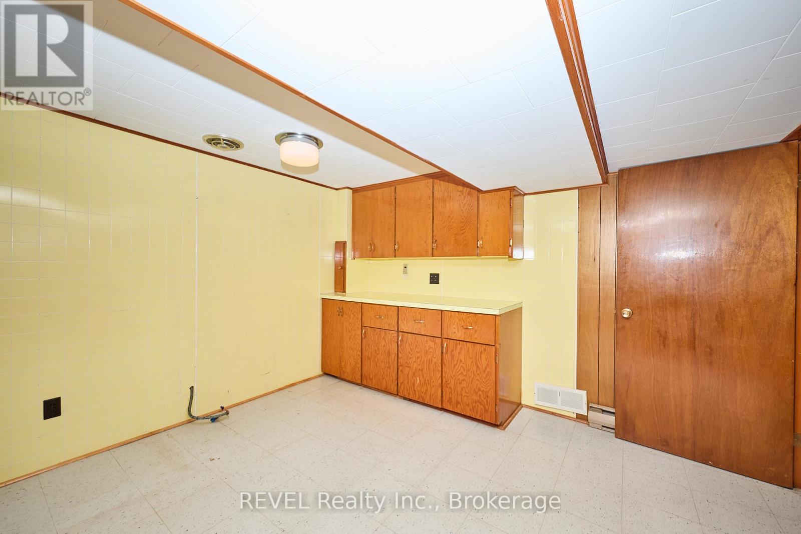8580 Champlain Drive, Niagara Falls (Chippawa), Ontario  L2G 6Y6 - Photo 25 - X12441387
