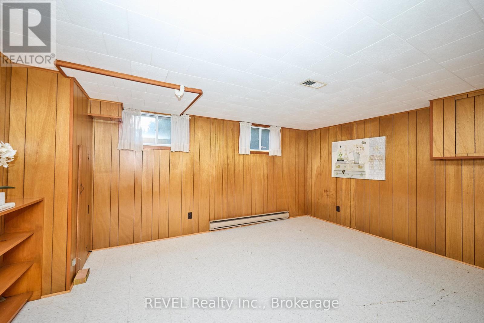 8580 Champlain Drive, Niagara Falls (Chippawa), Ontario  L2G 6Y6 - Photo 26 - X12441387