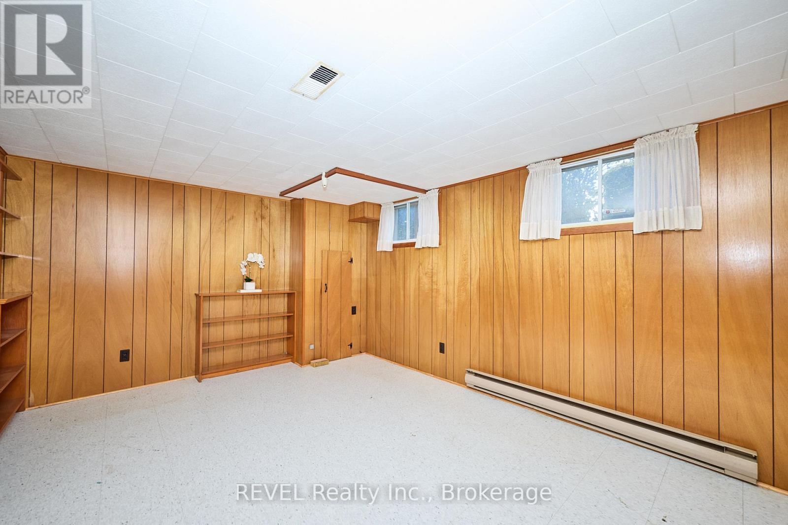 8580 Champlain Drive, Niagara Falls (Chippawa), Ontario  L2G 6Y6 - Photo 27 - X12441387