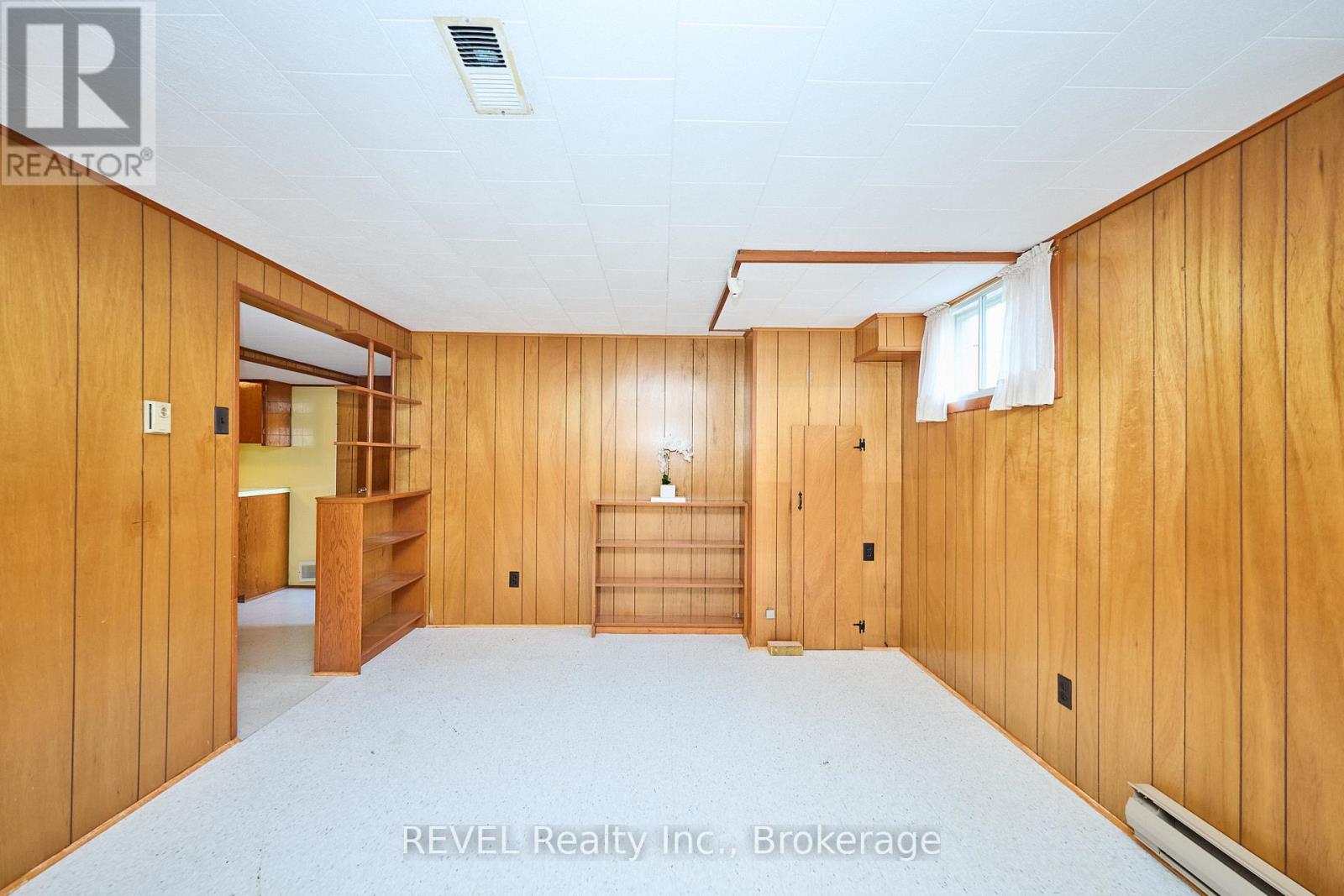 8580 Champlain Drive, Niagara Falls (Chippawa), Ontario  L2G 6Y6 - Photo 28 - X12441387