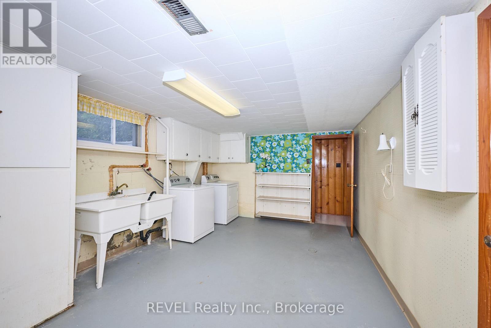 8580 Champlain Drive, Niagara Falls (Chippawa), Ontario  L2G 6Y6 - Photo 32 - X12441387