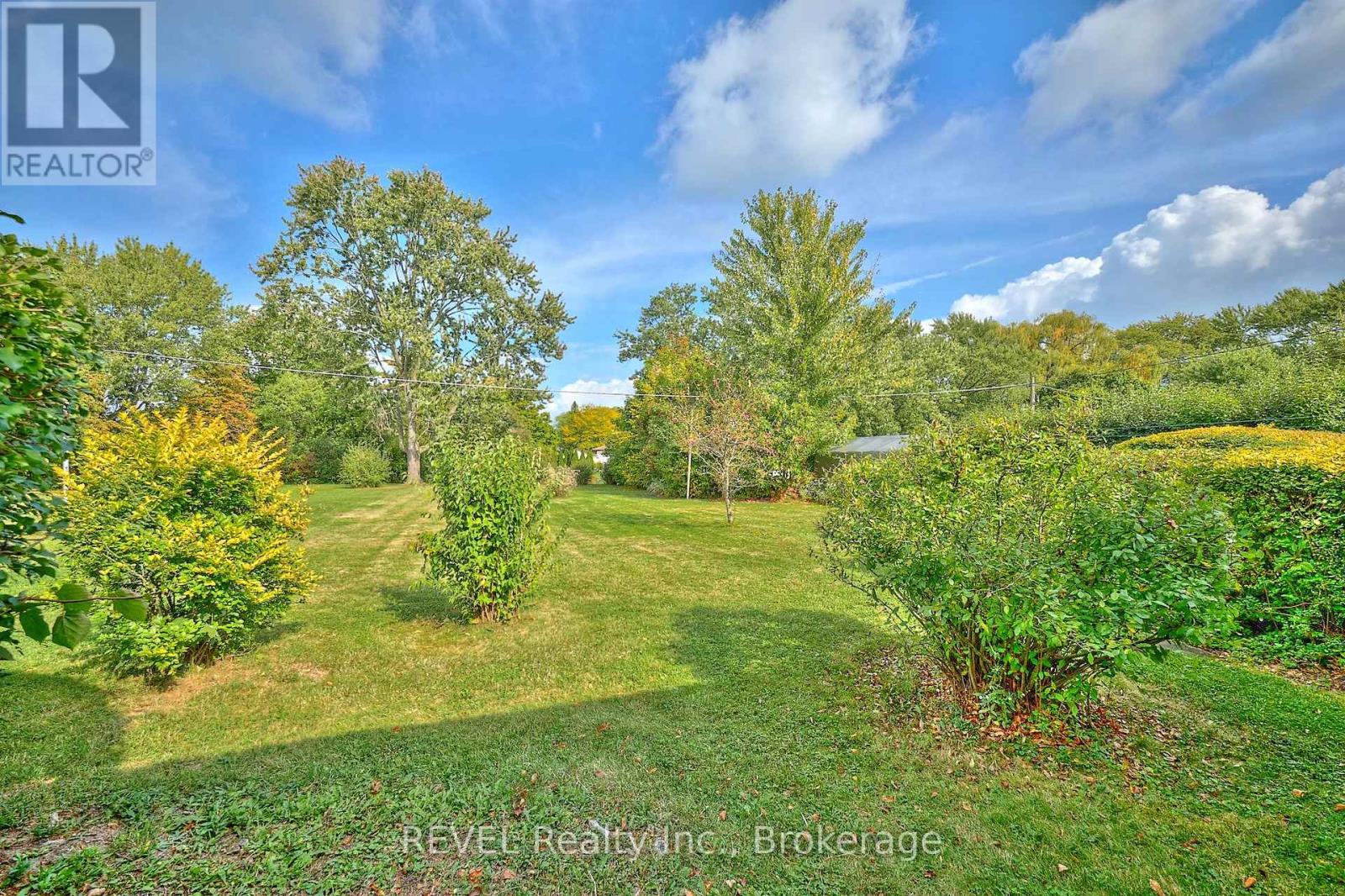 8580 Champlain Drive, Niagara Falls (Chippawa), Ontario  L2G 6Y6 - Photo 33 - X12441387