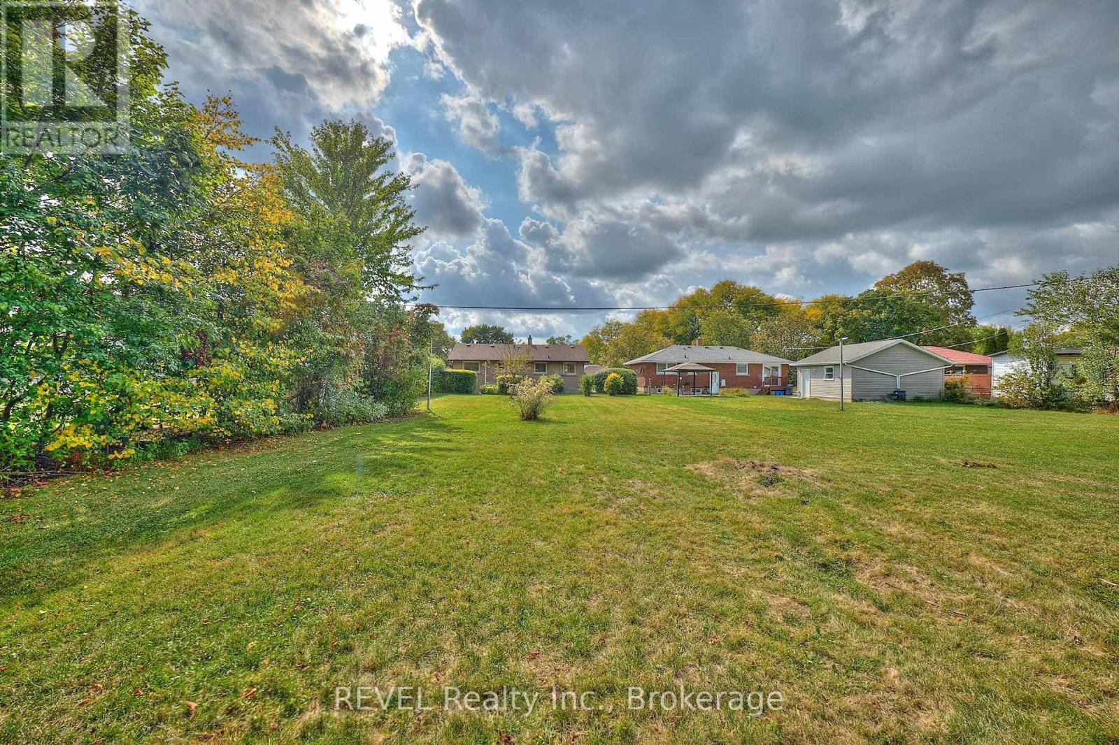 8580 Champlain Drive, Niagara Falls (Chippawa), Ontario  L2G 6Y6 - Photo 36 - X12441387