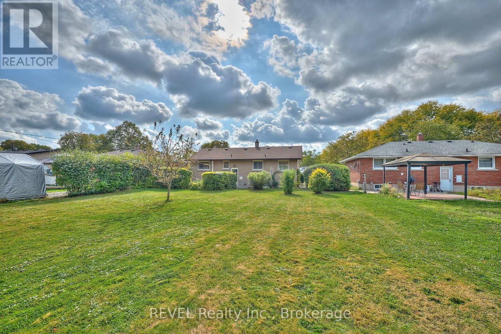 8580 Champlain Drive, Niagara Falls (Chippawa), Ontario  L2G 6Y6 - Photo 37 - X12441387