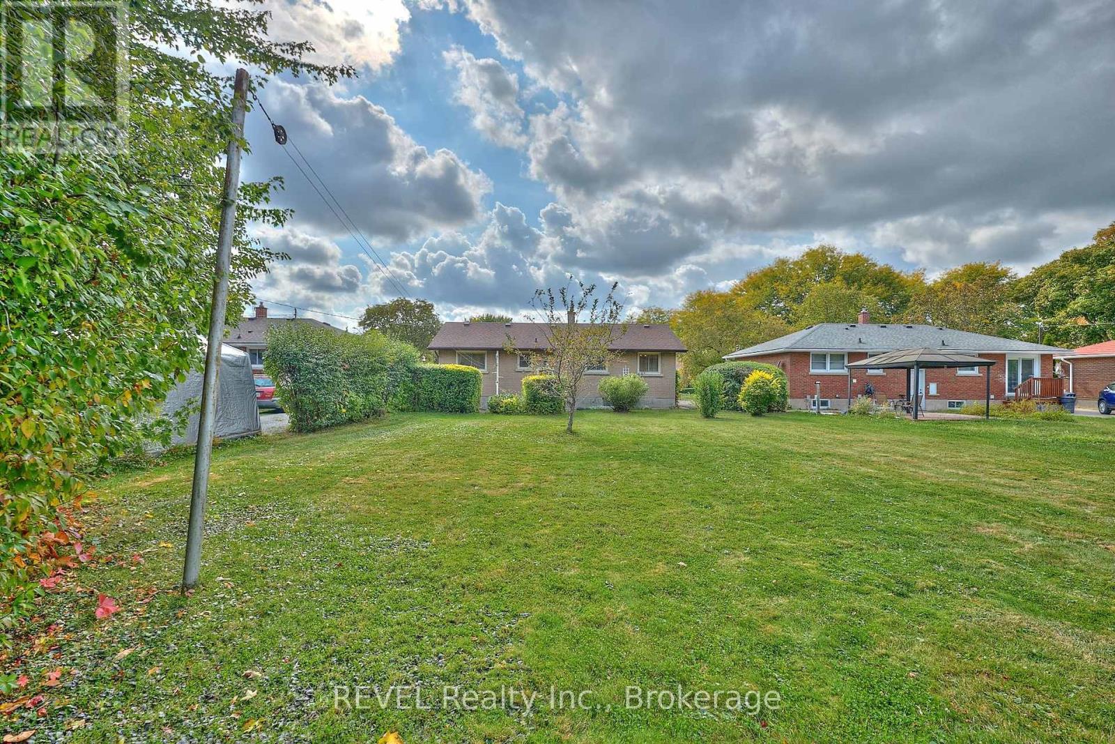 8580 Champlain Drive, Niagara Falls (Chippawa), Ontario  L2G 6Y6 - Photo 38 - X12441387