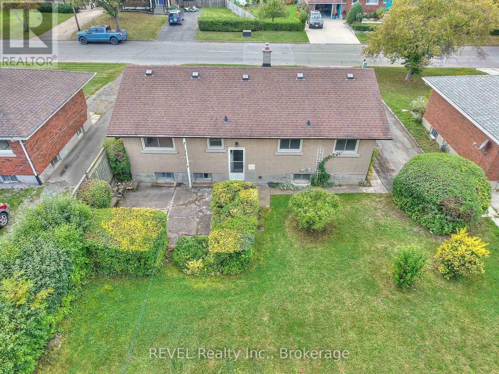 8580 Champlain Drive, Niagara Falls (Chippawa), Ontario  L2G 6Y6 - Photo 40 - X12441387