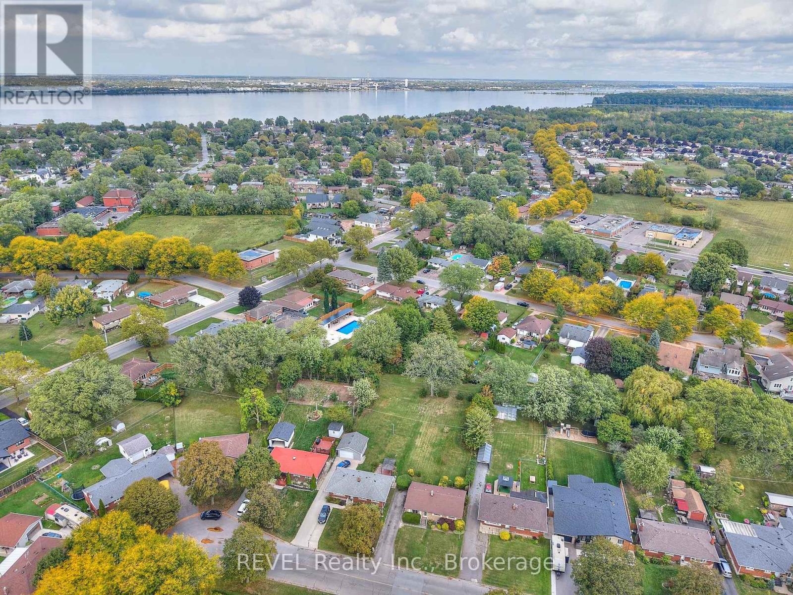8580 Champlain Drive, Niagara Falls (Chippawa), Ontario  L2G 6Y6 - Photo 41 - X12441387