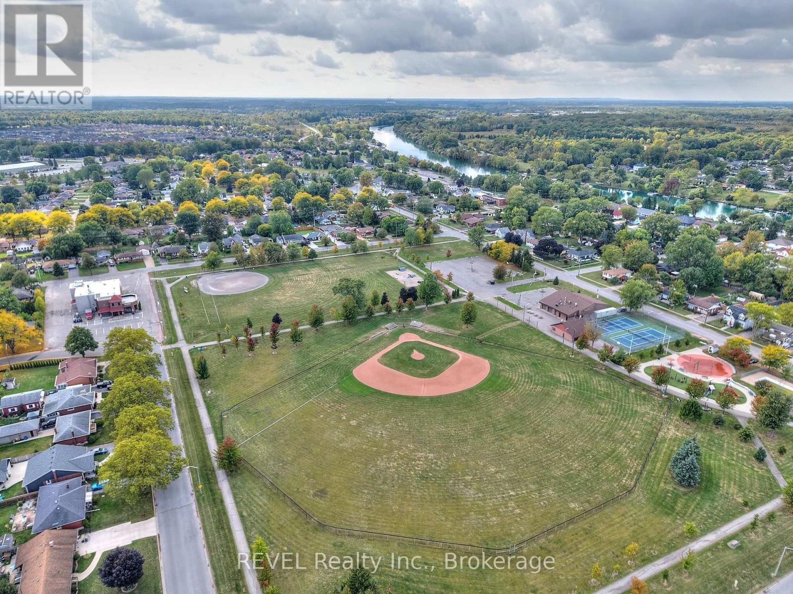 8580 Champlain Drive, Niagara Falls (Chippawa), Ontario  L2G 6Y6 - Photo 42 - X12441387