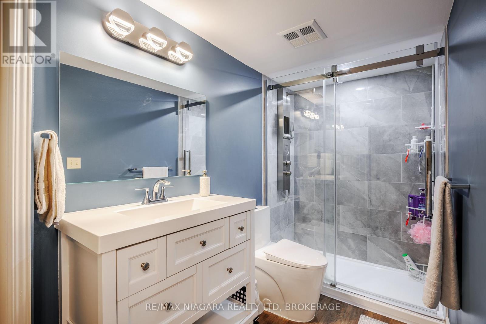 307 - 81 Scott Street, St. Catharines (Lakeport), Ontario  L2N 7L5 - Photo 13 - X12441435