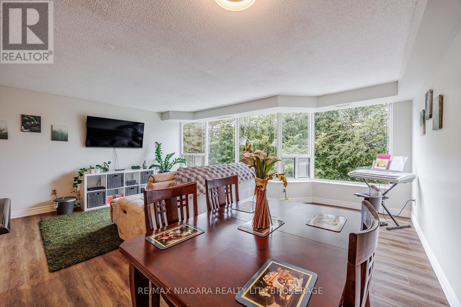 307 - 81 Scott Street, St. Catharines (Lakeport), Ontario  L2N 7L5 - Photo 6 - X12441435