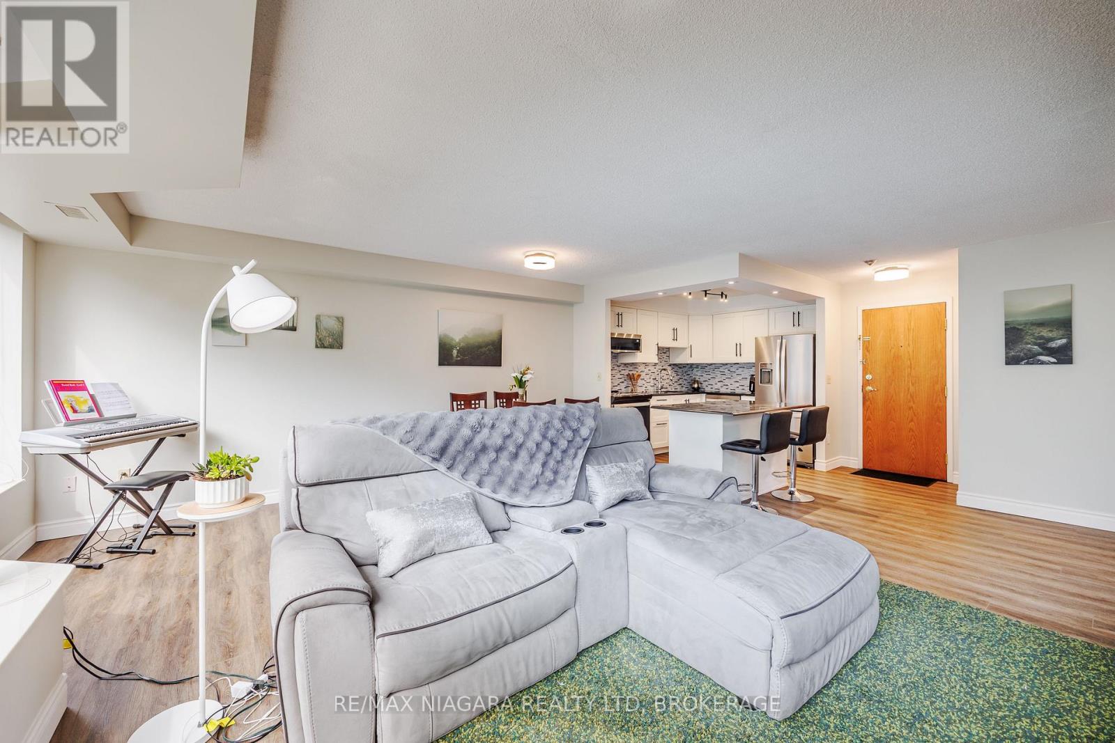 307 - 81 Scott Street, St. Catharines (Lakeport), Ontario  L2N 7L5 - Photo 7 - X12441435