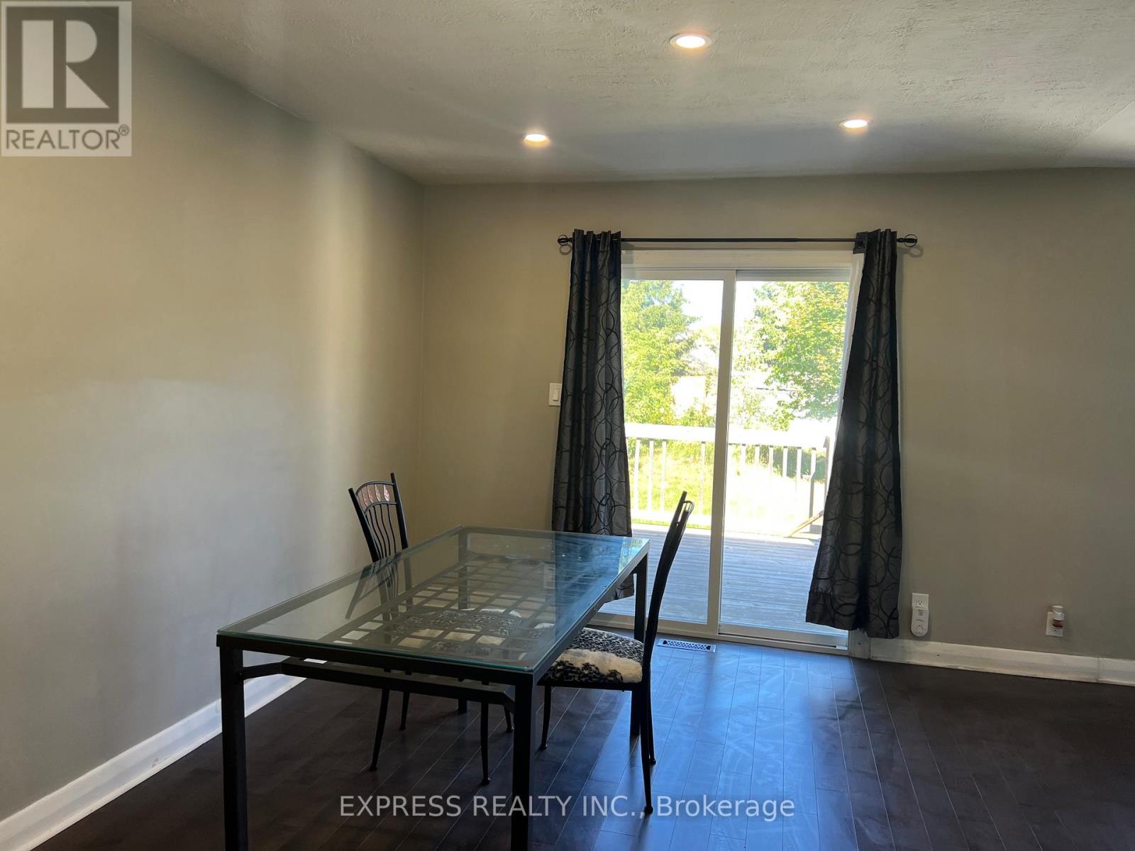 120 Beatrice Street W, Oshawa, Ontario  L1G 3M8 - Photo 2 - E12441327