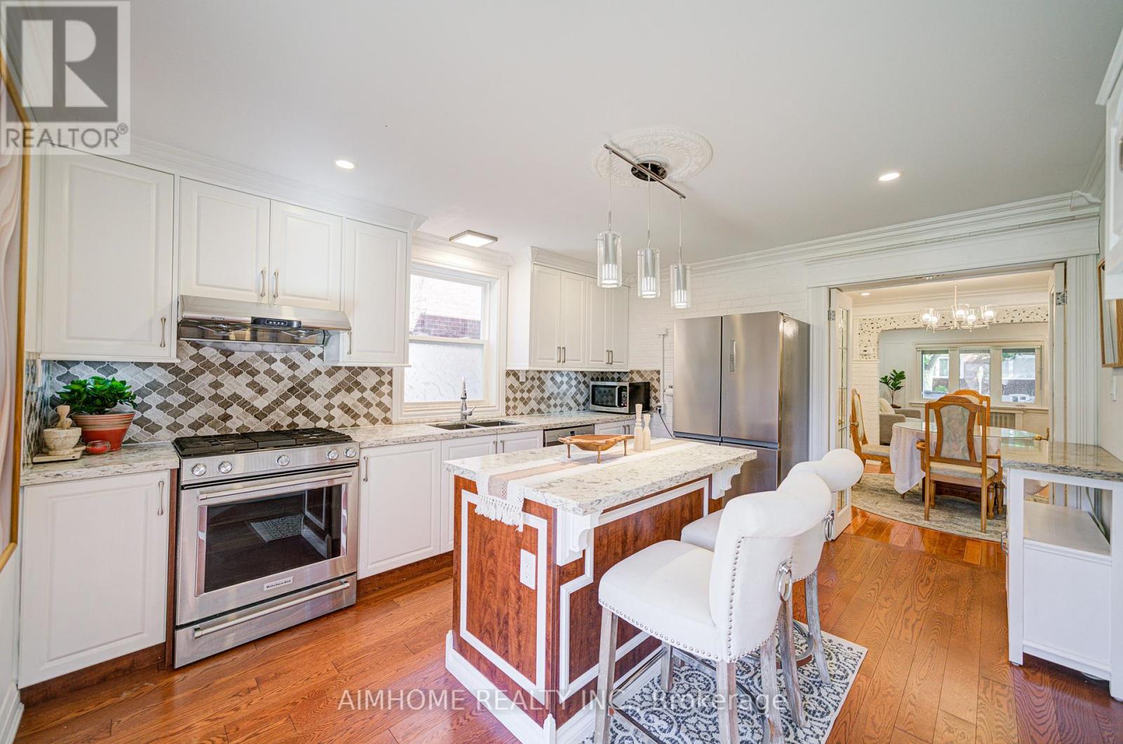 96 Highfield Road, Toronto, Ontario  M4L 2V1 - Photo 10 - E12441337