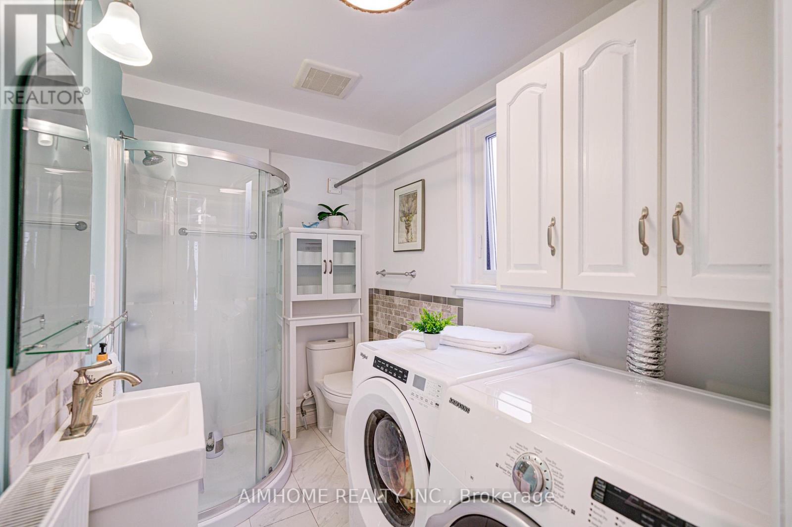 96 Highfield Road, Toronto, Ontario  M4L 2V1 - Photo 12 - E12441337
