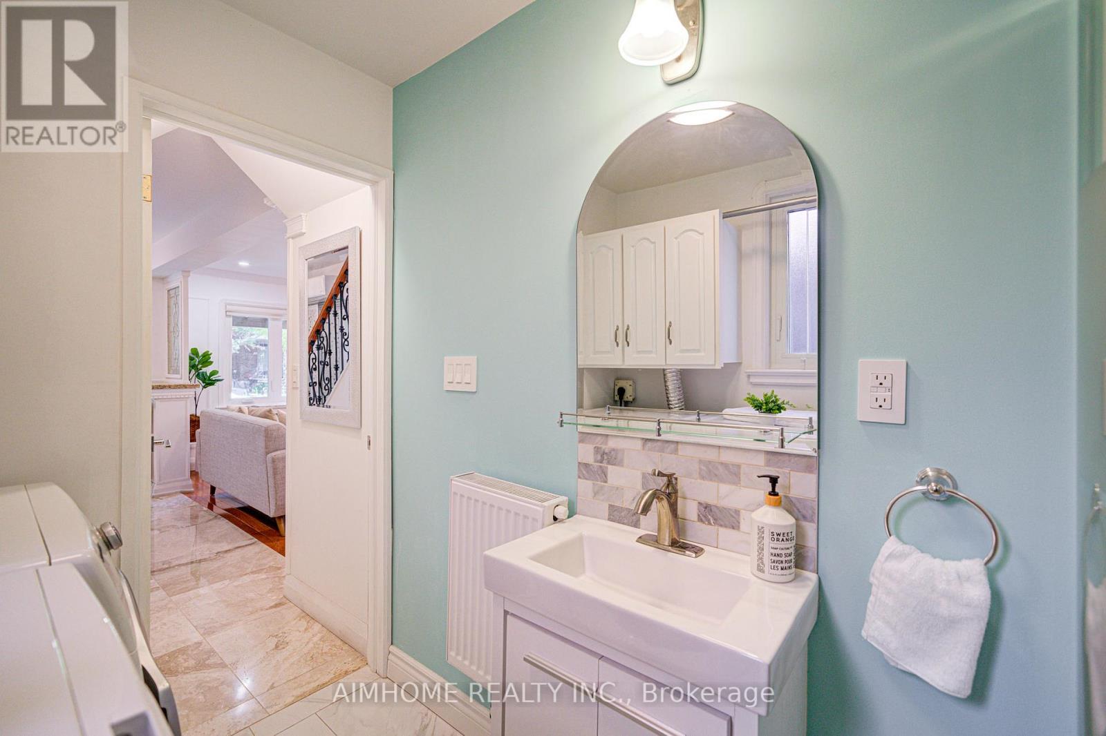 96 Highfield Road, Toronto, Ontario  M4L 2V1 - Photo 13 - E12441337
