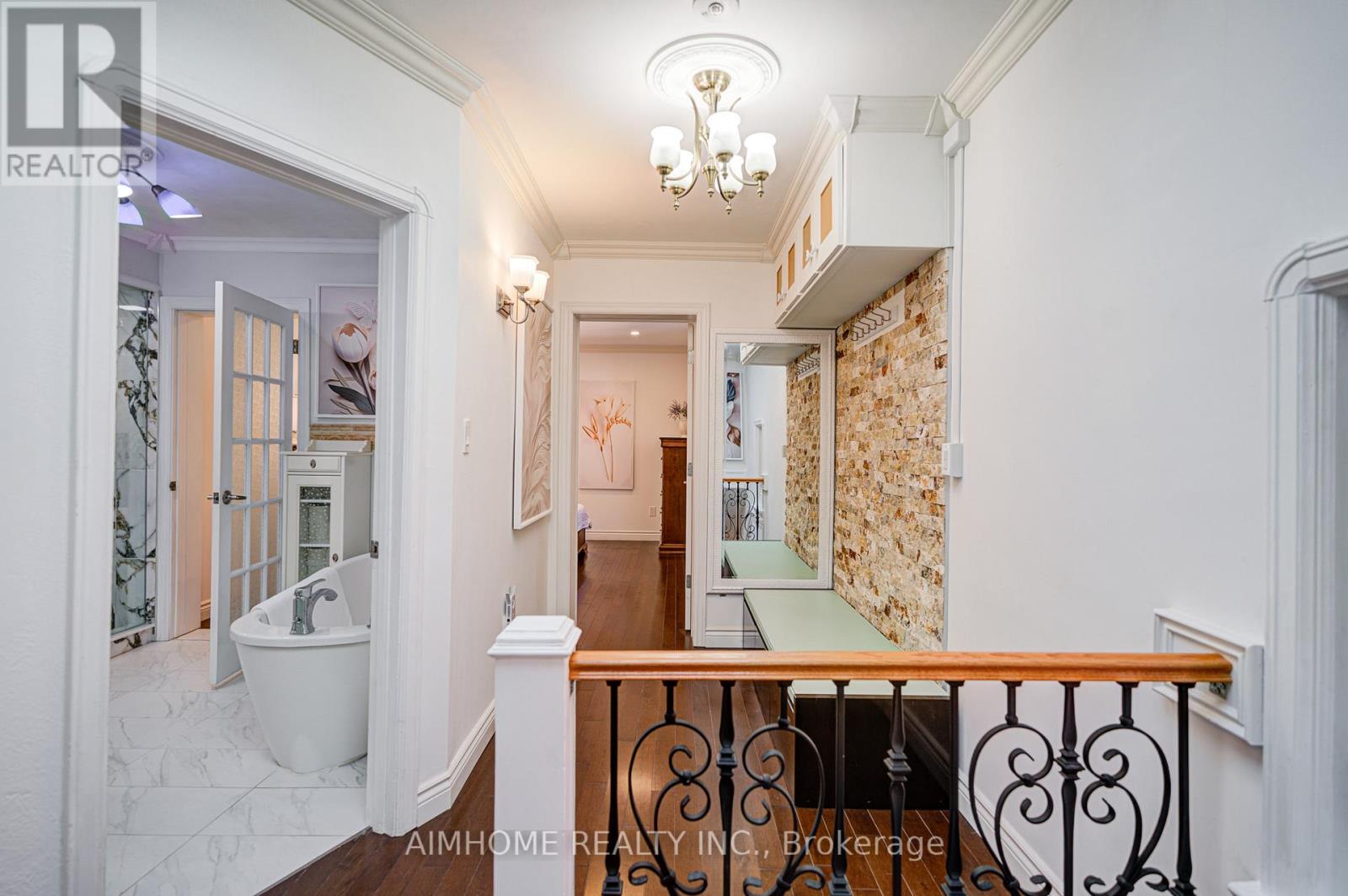96 Highfield Road, Toronto, Ontario  M4L 2V1 - Photo 14 - E12441337