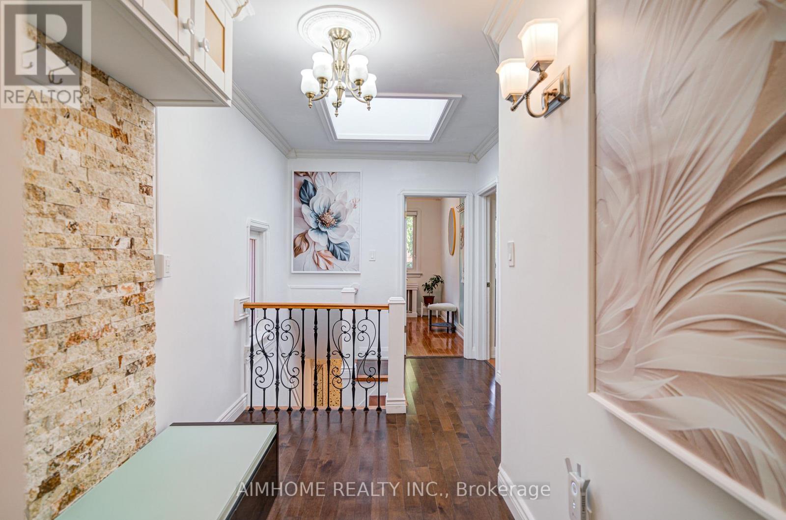 96 Highfield Road, Toronto, Ontario  M4L 2V1 - Photo 15 - E12441337