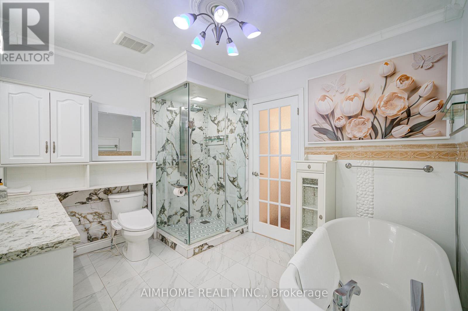 96 Highfield Road, Toronto, Ontario  M4L 2V1 - Photo 20 - E12441337
