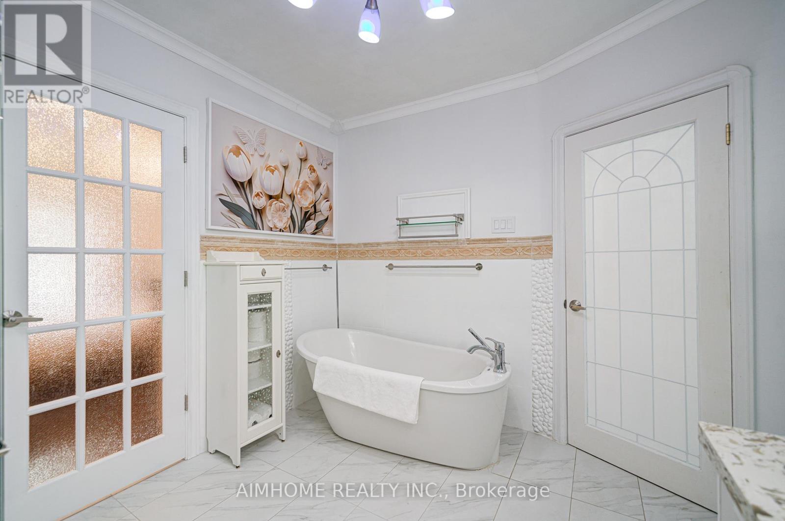 96 Highfield Road, Toronto, Ontario  M4L 2V1 - Photo 22 - E12441337