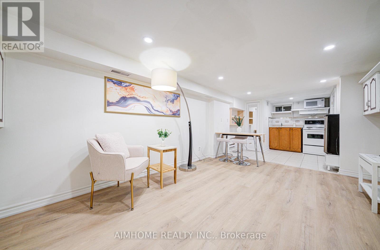 96 Highfield Road, Toronto, Ontario  M4L 2V1 - Photo 37 - E12441337