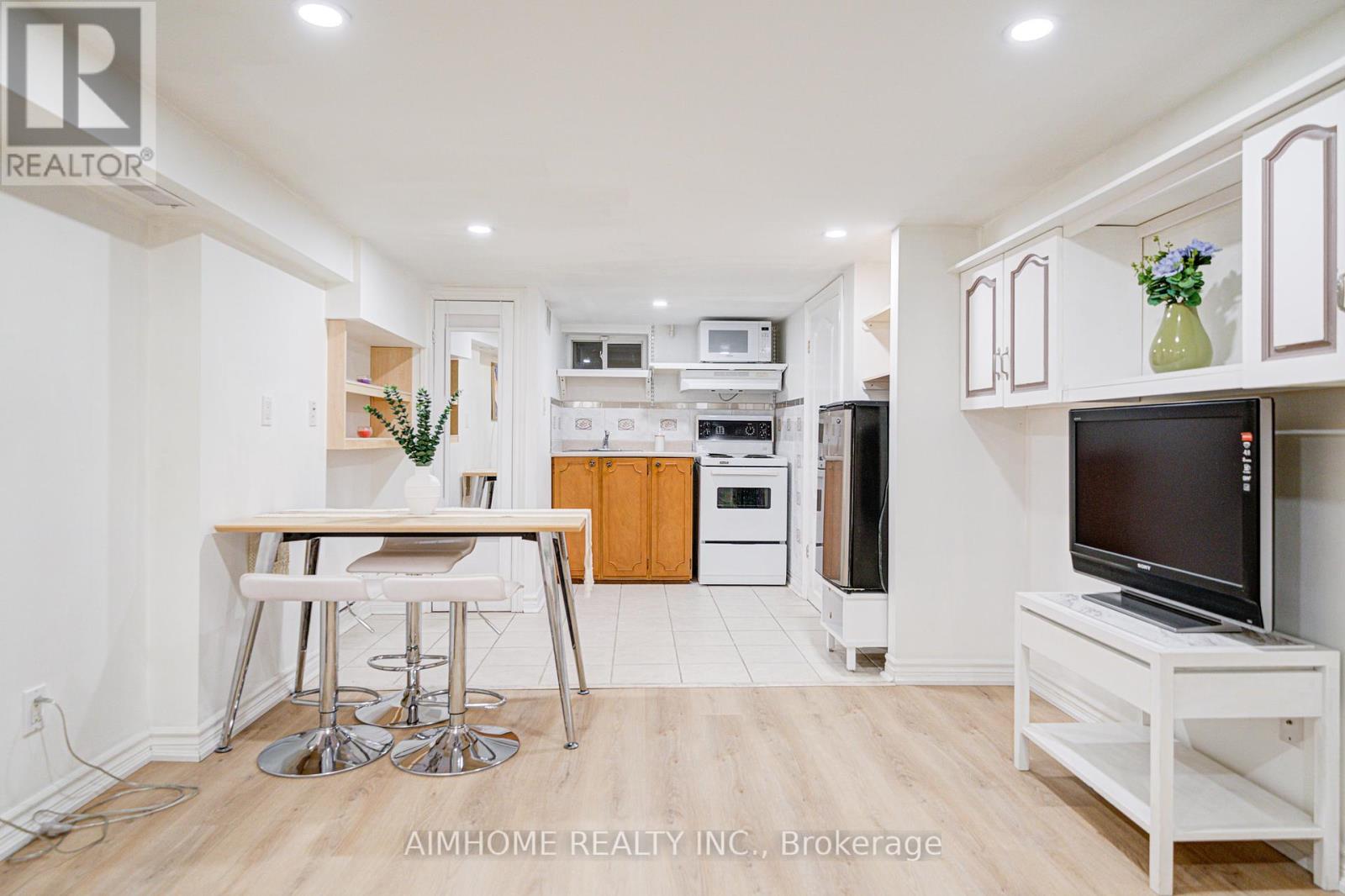 96 Highfield Road, Toronto, Ontario  M4L 2V1 - Photo 38 - E12441337