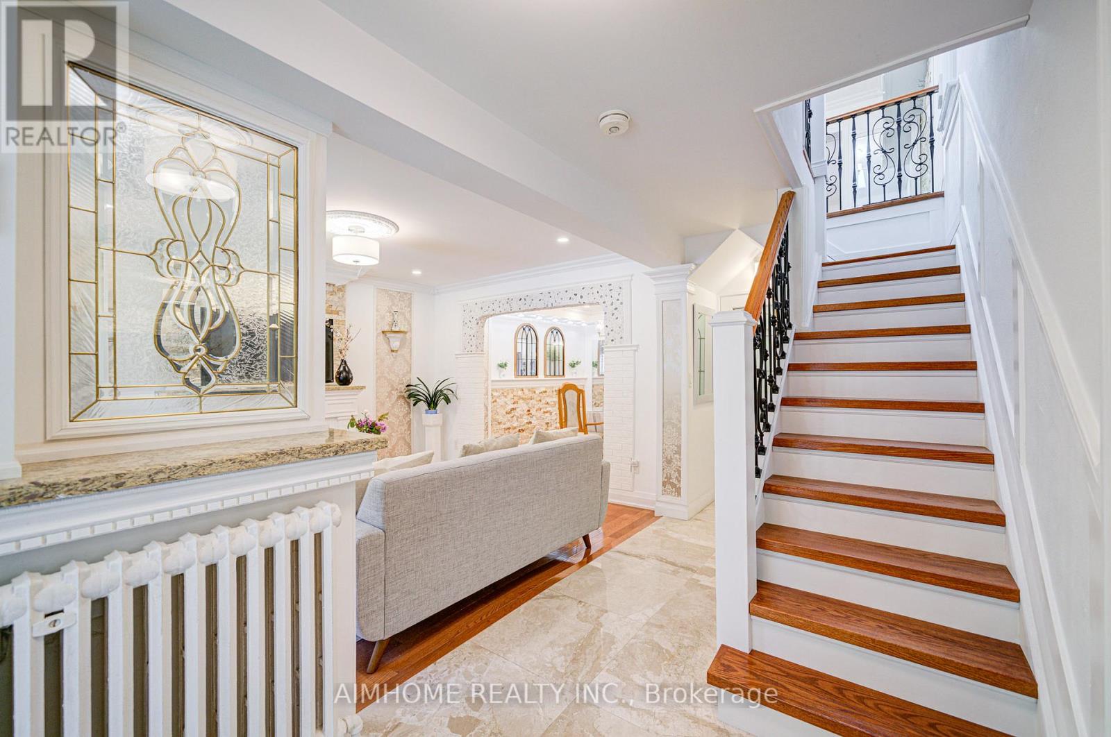 96 Highfield Road, Toronto, Ontario  M4L 2V1 - Photo 4 - E12441337