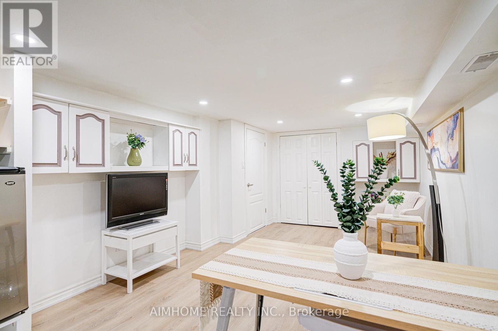 96 Highfield Road, Toronto, Ontario  M4L 2V1 - Photo 40 - E12441337