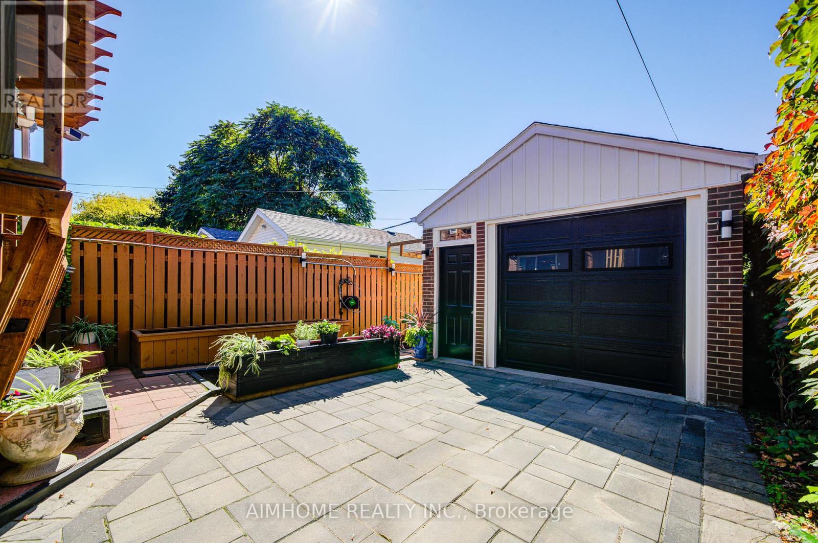 96 Highfield Road, Toronto, Ontario  M4L 2V1 - Photo 43 - E12441337